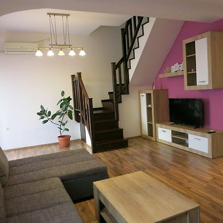 Penthouse Apartament Nufarul Орадя Экстерьер фото