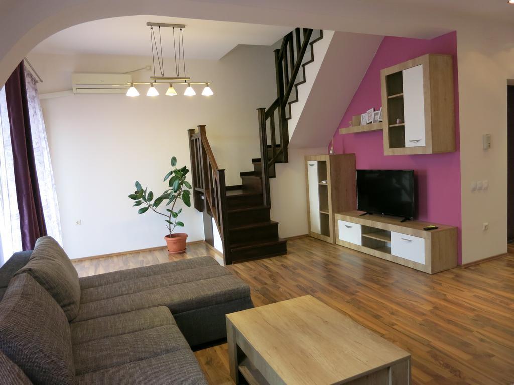 Penthouse Apartament Nufarul Орадя Экстерьер фото